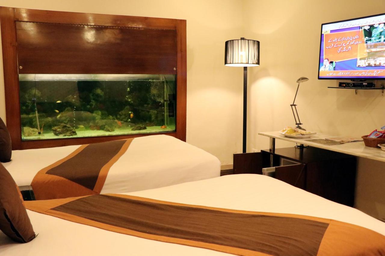 Hilton Suites Лахор Екстер'єр фото