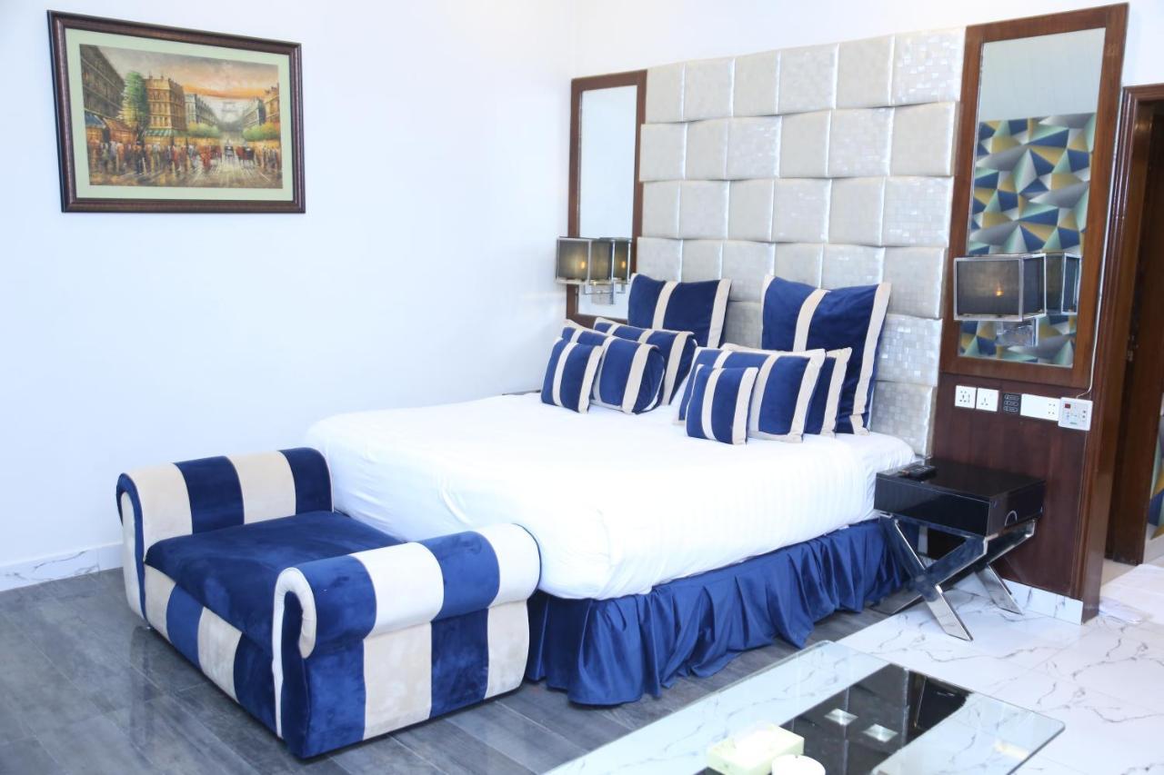 Hilton Suites Лахор Екстер'єр фото